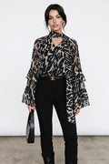 Bluză Animal Print cu Guler Esarfa și Maneci Volan